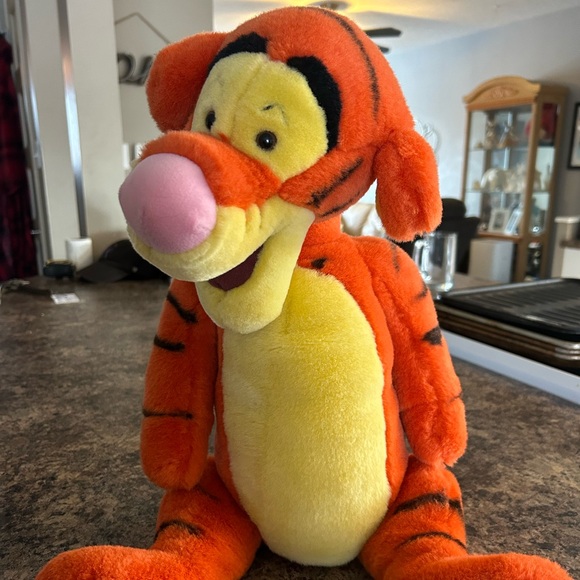Large-Sized Tigger! - Picture 1 of 3